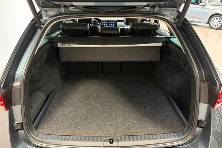 Grå Skoda Octavia fra 2020