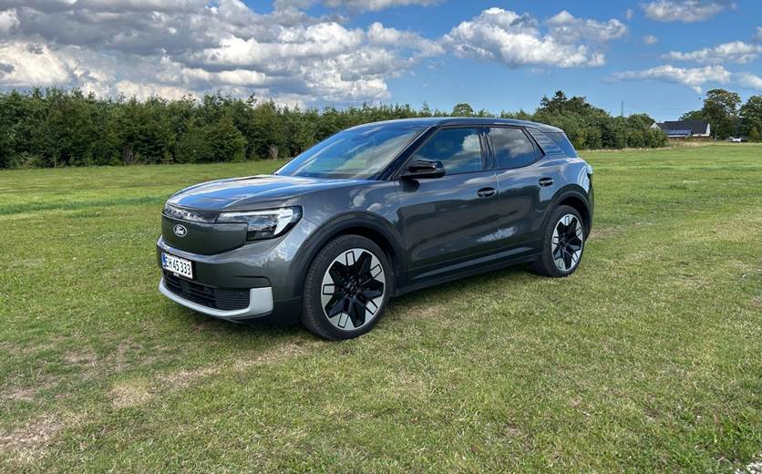Ford Explorer 77 Premium Extended Range