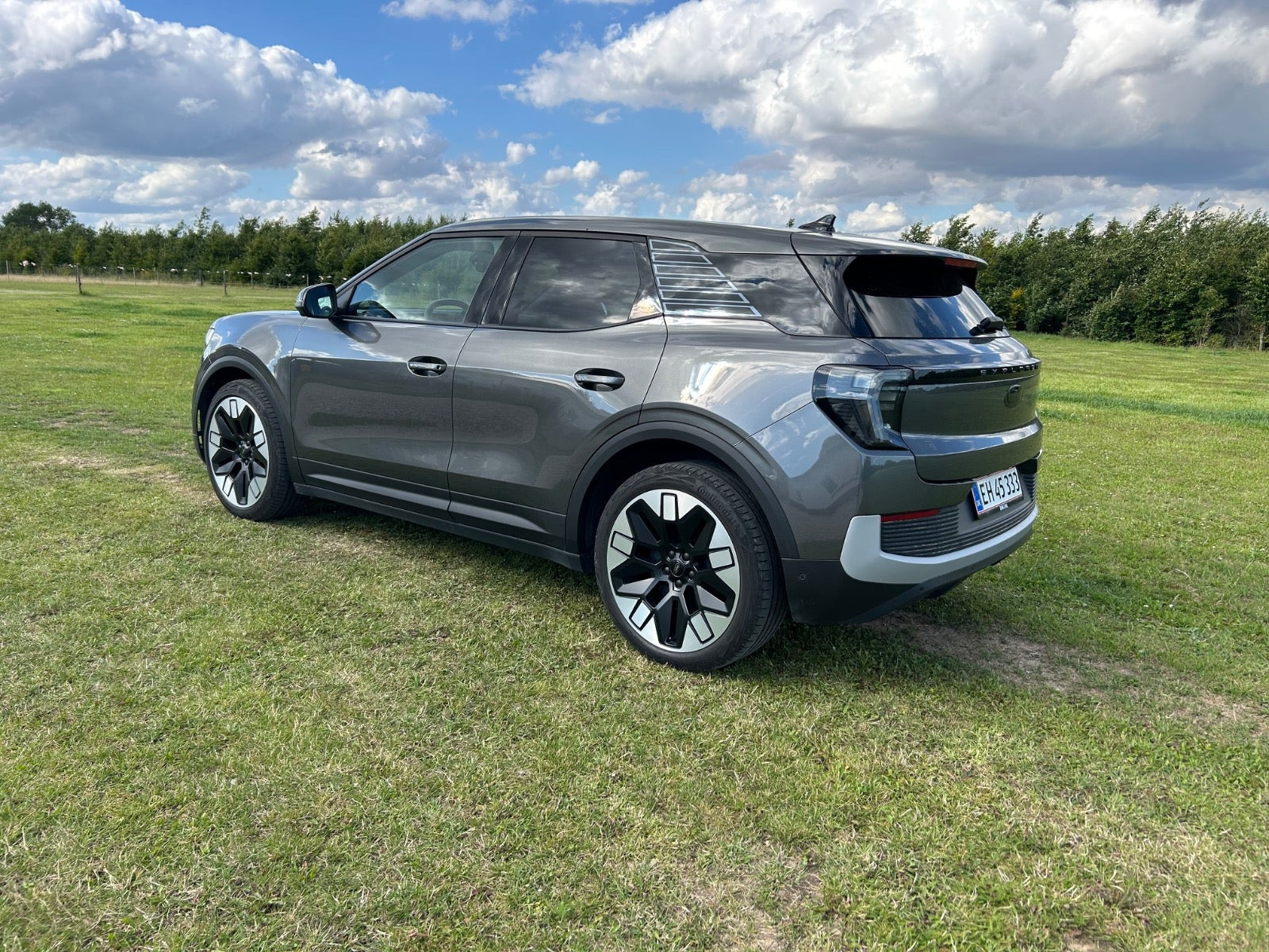 Grå Ford Explorer fra 2025