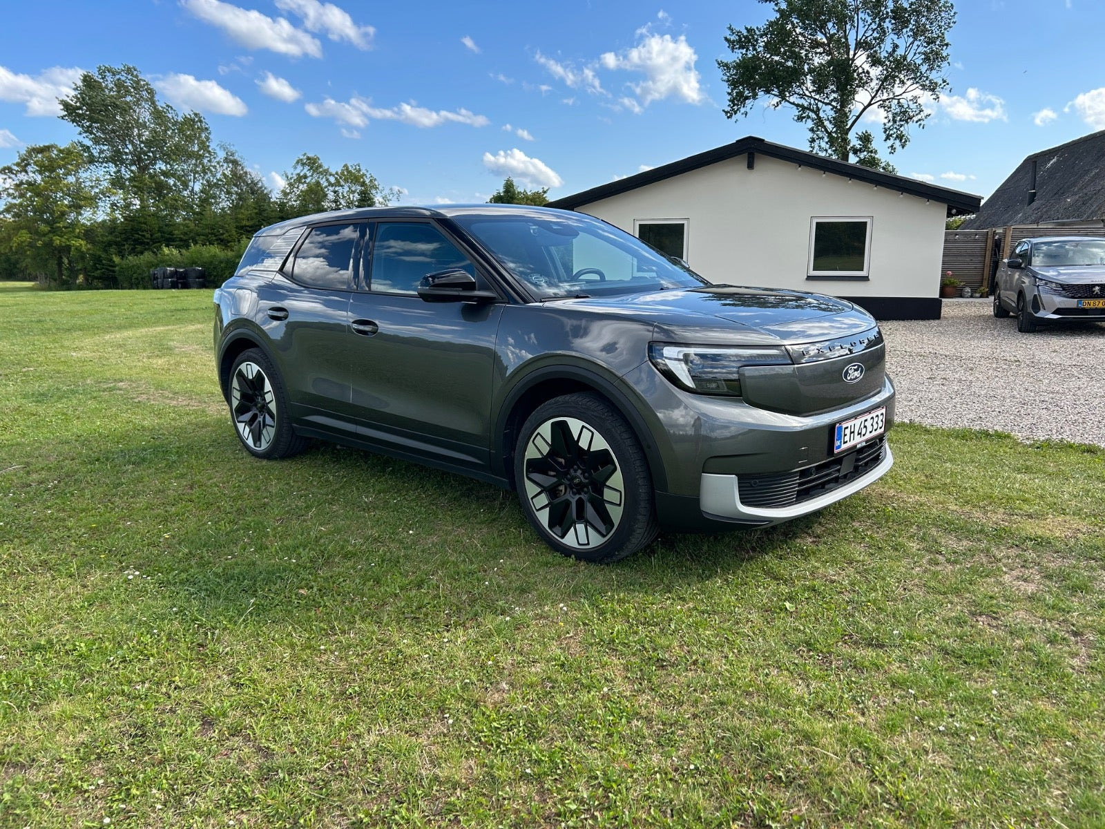 Grå Ford Explorer fra 2025