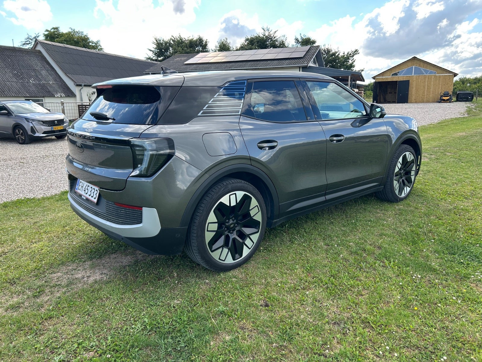 Grå Ford Explorer fra 2025