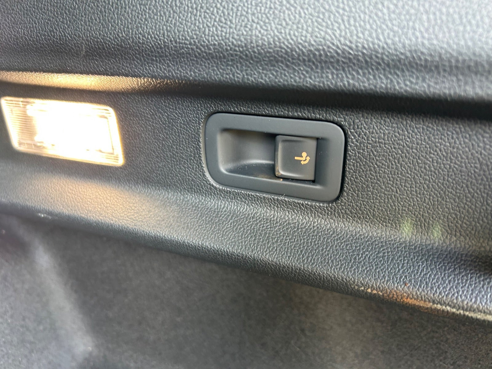 Grå Ford Explorer fra 2025