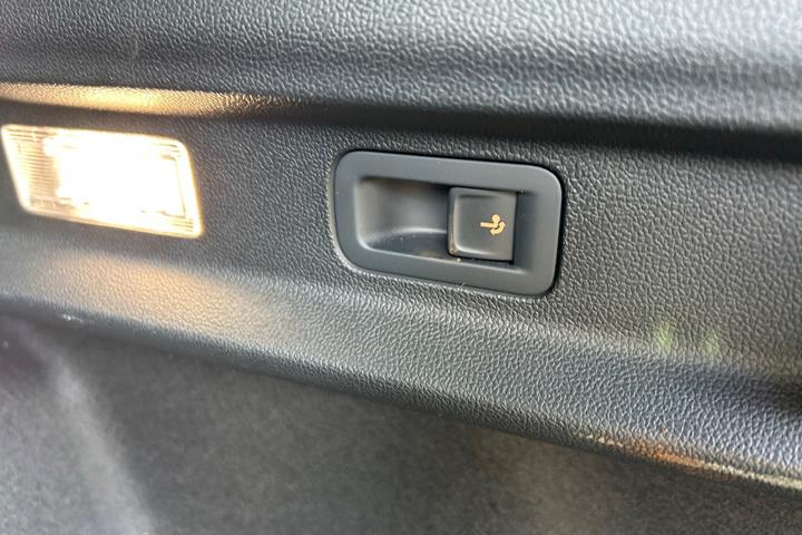 Grå Ford Explorer fra 2025