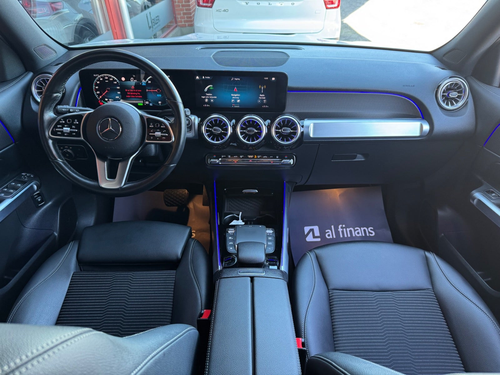 Hvid Mercedes EQB250 fra 2022