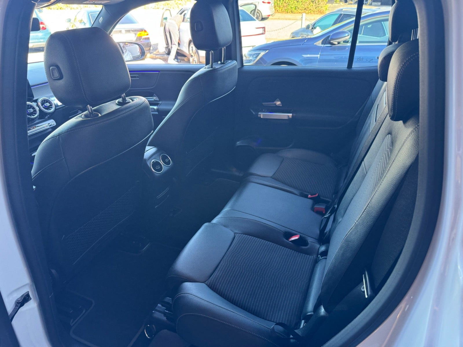 Hvid Mercedes EQB250 fra 2022