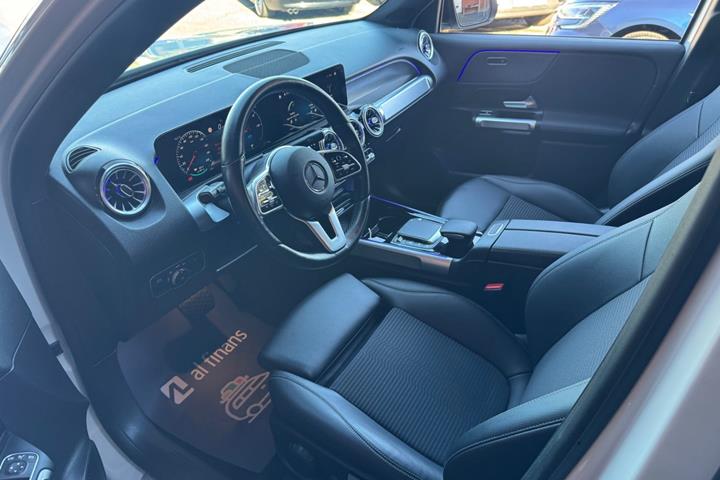 Hvid Mercedes EQB250 fra 2022