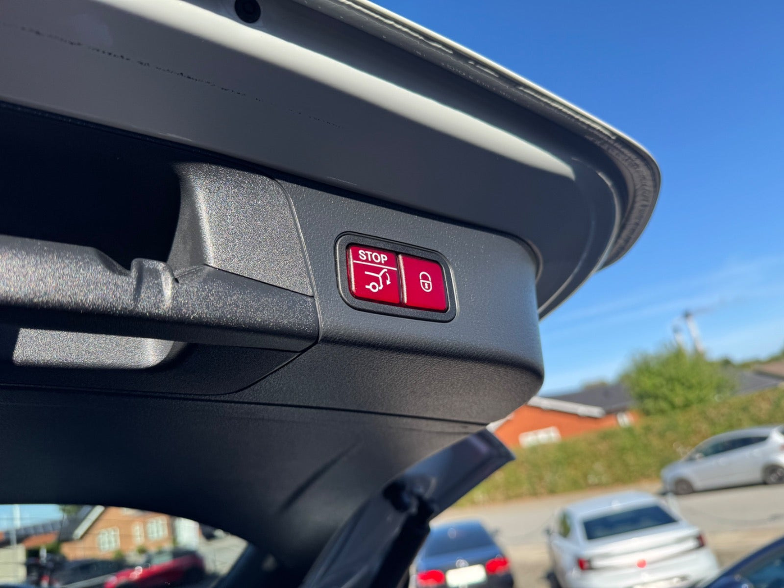 Hvid Mercedes EQB250 fra 2022