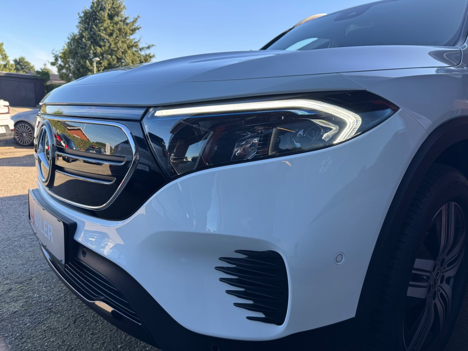 Hvid Mercedes EQB250 fra 2022
