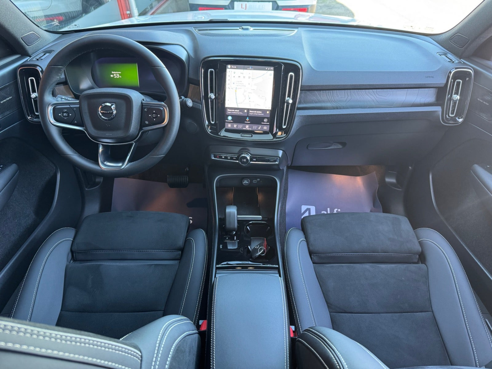 Hvid Volvo XC40 fra 2023