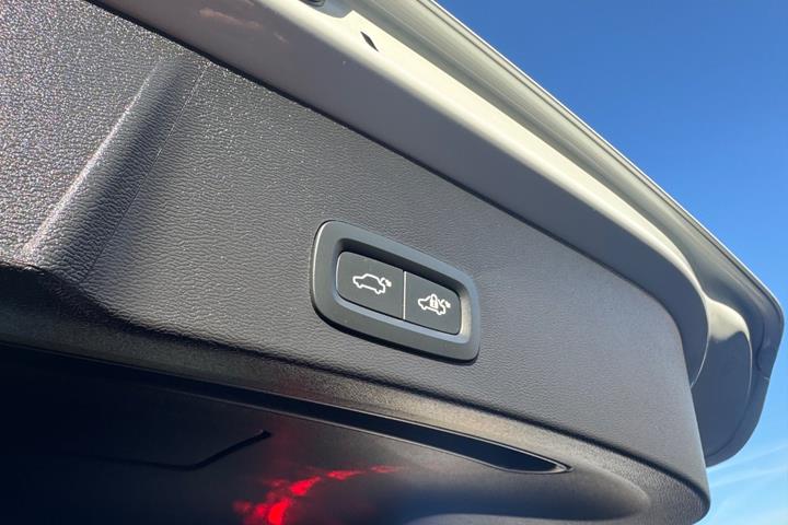 Hvid Volvo XC40 fra 2023