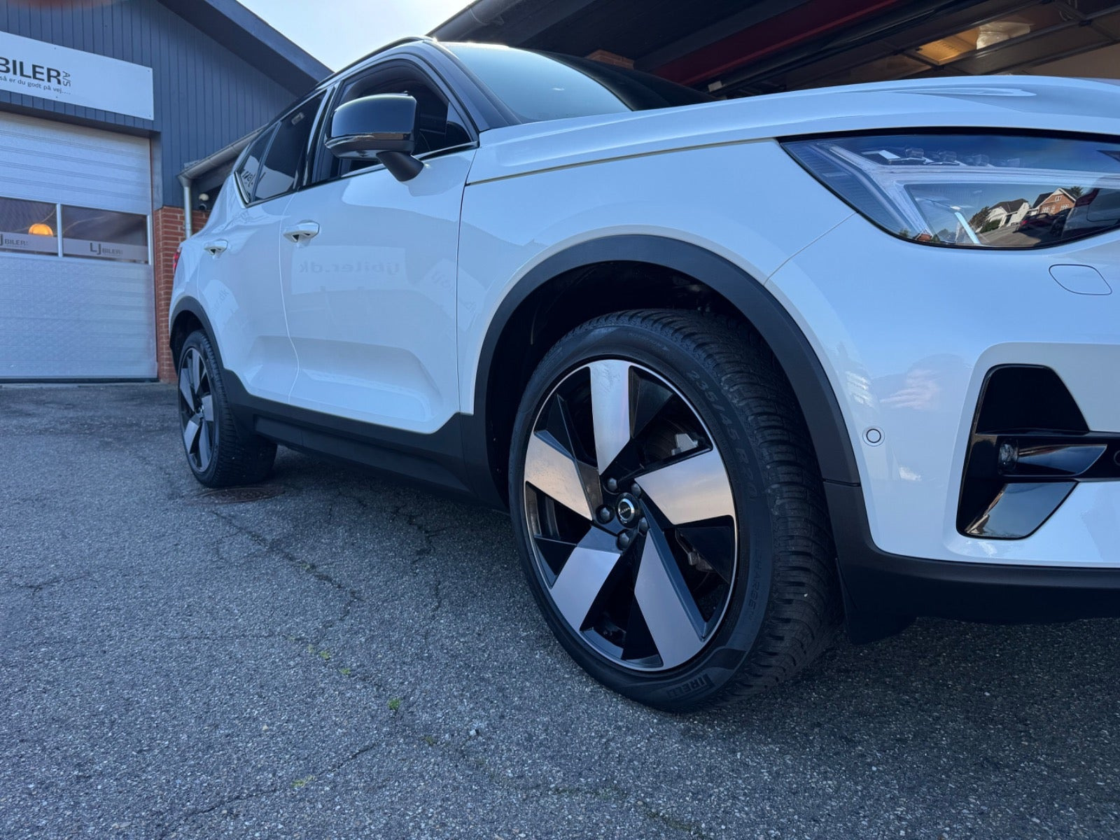 Hvid Volvo XC40 fra 2023