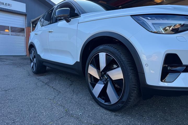Hvid Volvo XC40 fra 2023