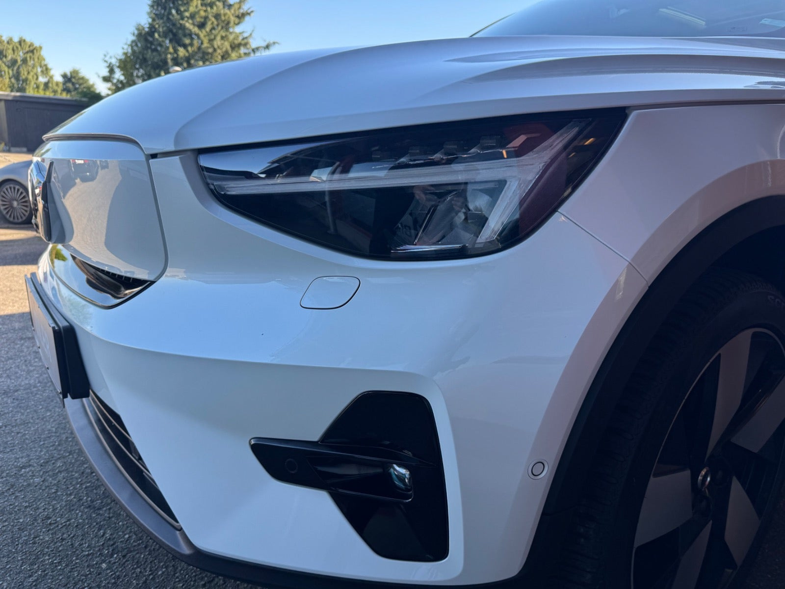 Hvid Volvo XC40 fra 2023