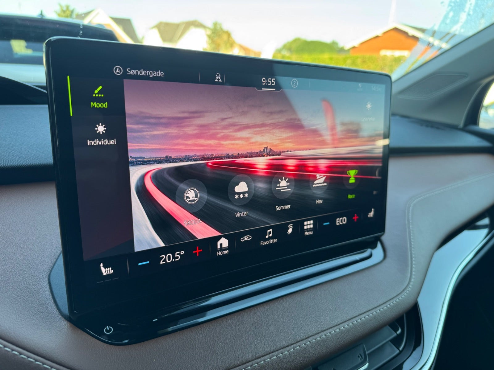 Grå Skoda Enyaq fra 2021