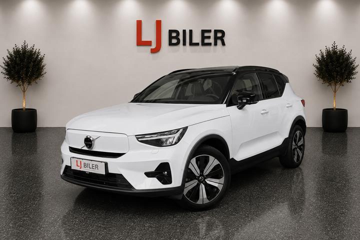 Hvid Volvo XC40 fra 2023 set udefra