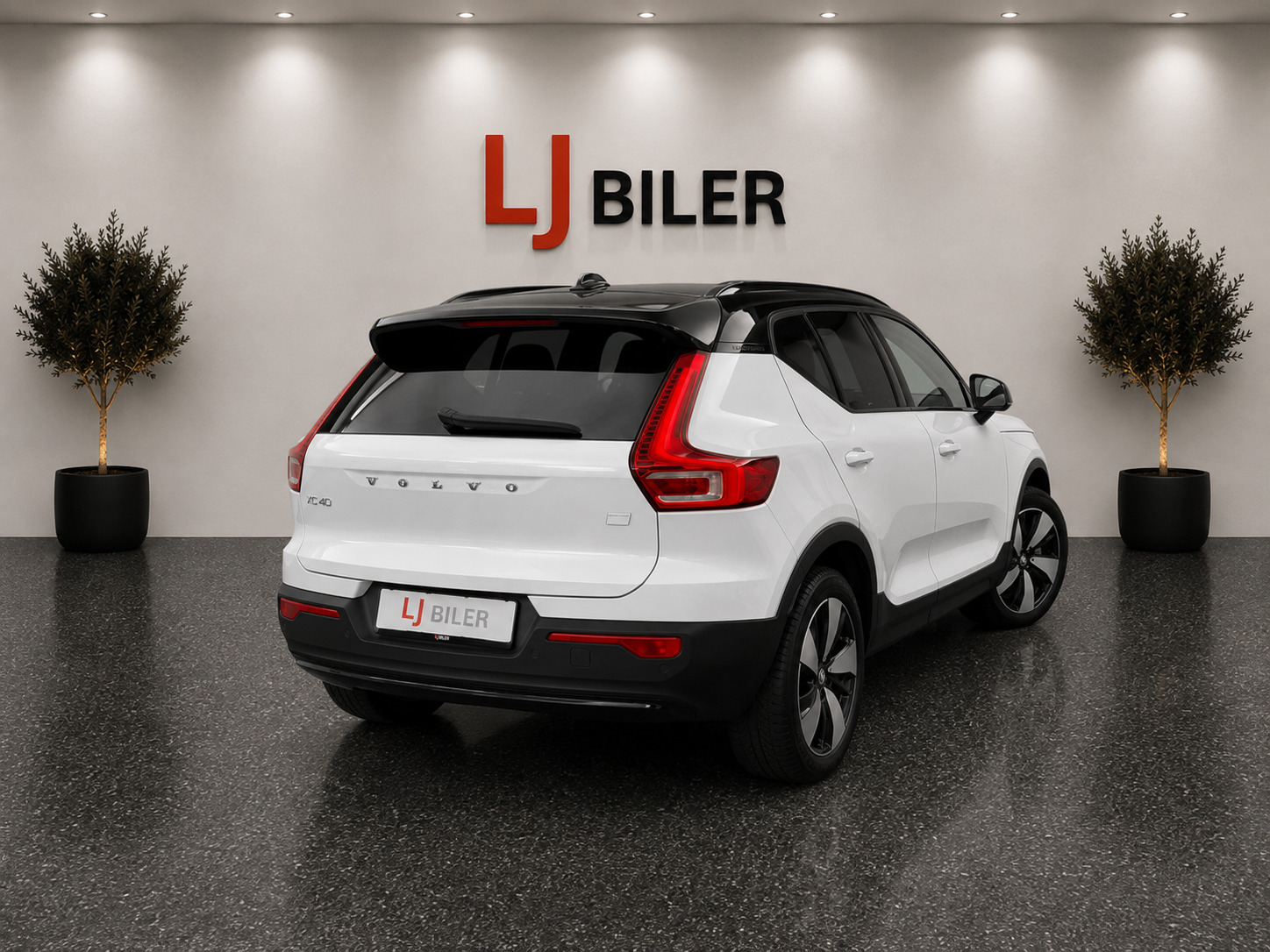 Hvid Volvo XC40 fra 2023