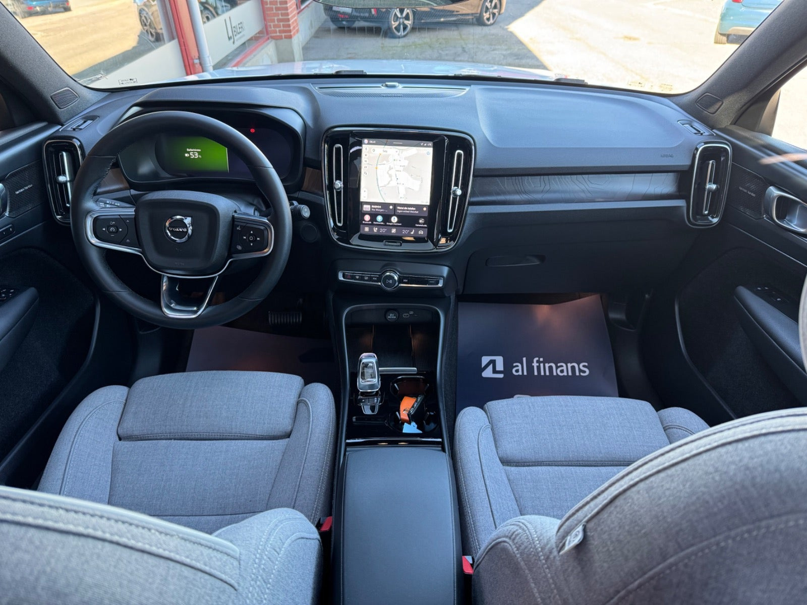 Hvid Volvo XC40 fra 2023