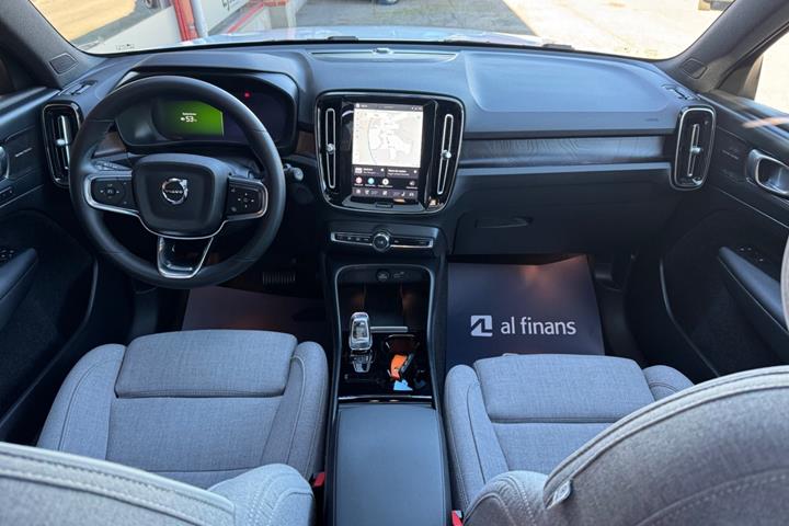 Hvid Volvo XC40 fra 2023