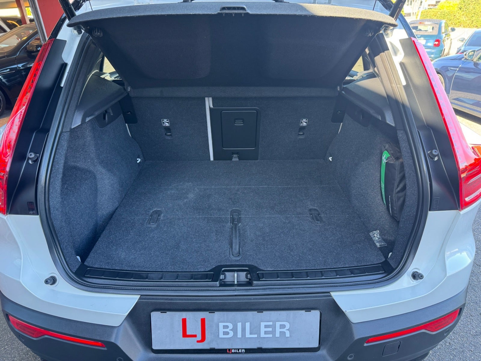 Hvid Volvo XC40 fra 2023