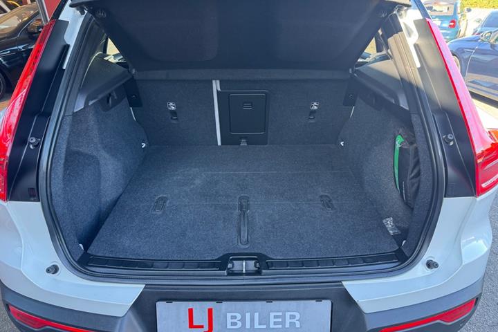 Hvid Volvo XC40 fra 2023