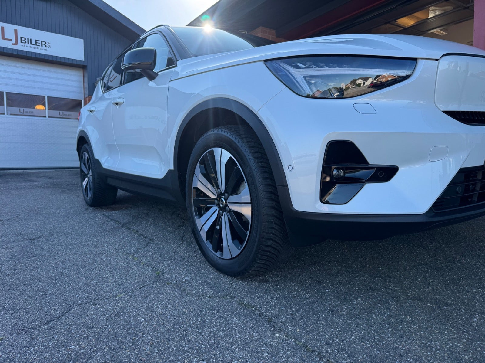 Hvid Volvo XC40 fra 2023