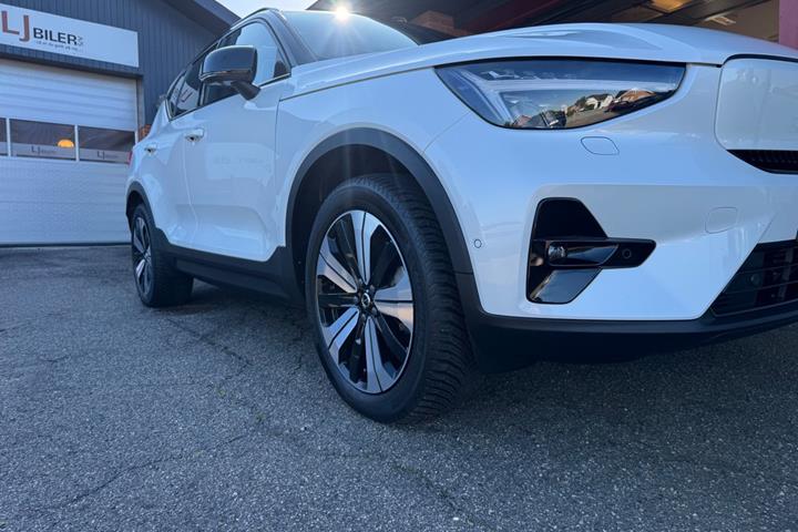 Hvid Volvo XC40 fra 2023
