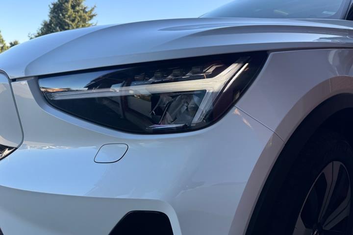 Hvid Volvo XC40 fra 2023