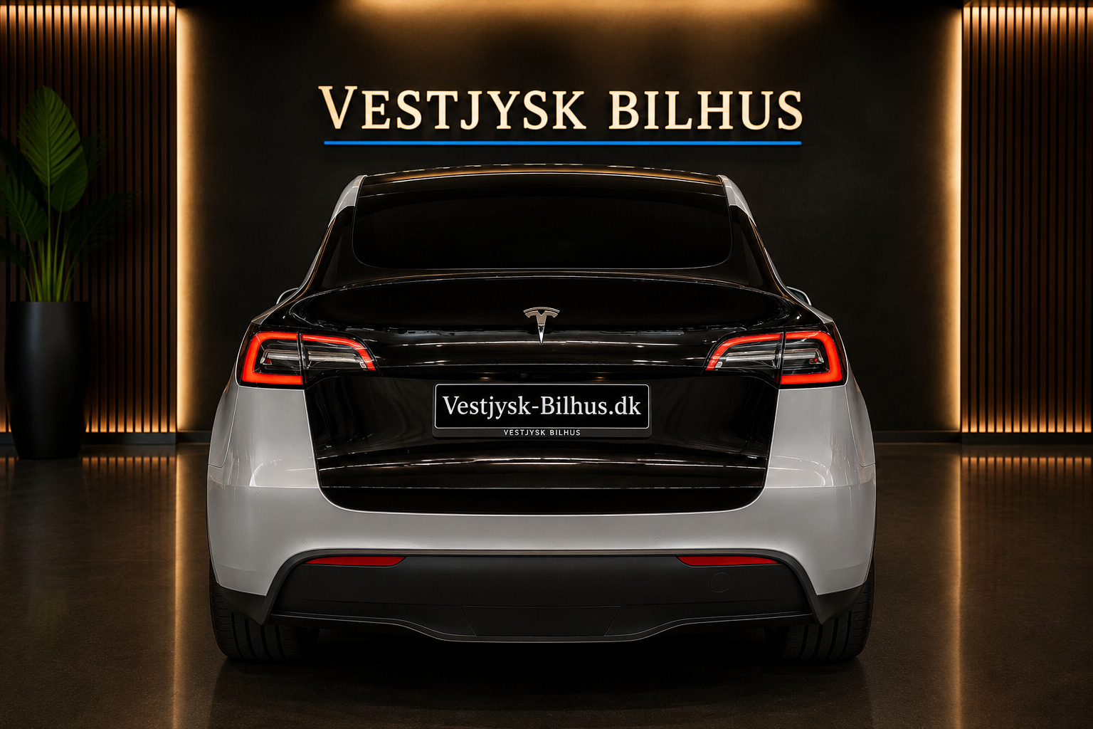 Grå Tesla Model Y fra 2021