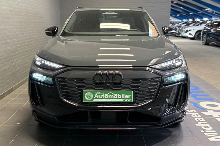 Grå Audi Q6 e-tron fra 2025
