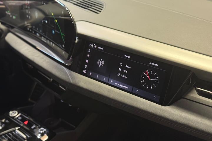 Grå Audi Q6 e-tron fra 2025