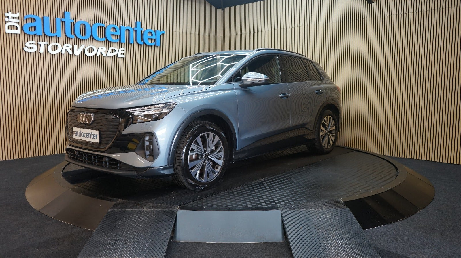 Grå Audi Q4 e-tron fra 2023