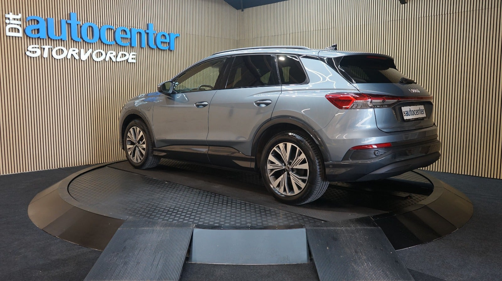 Grå Audi Q4 e-tron fra 2023