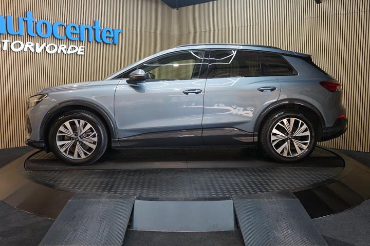 Grå Audi Q4 e-tron fra 2023