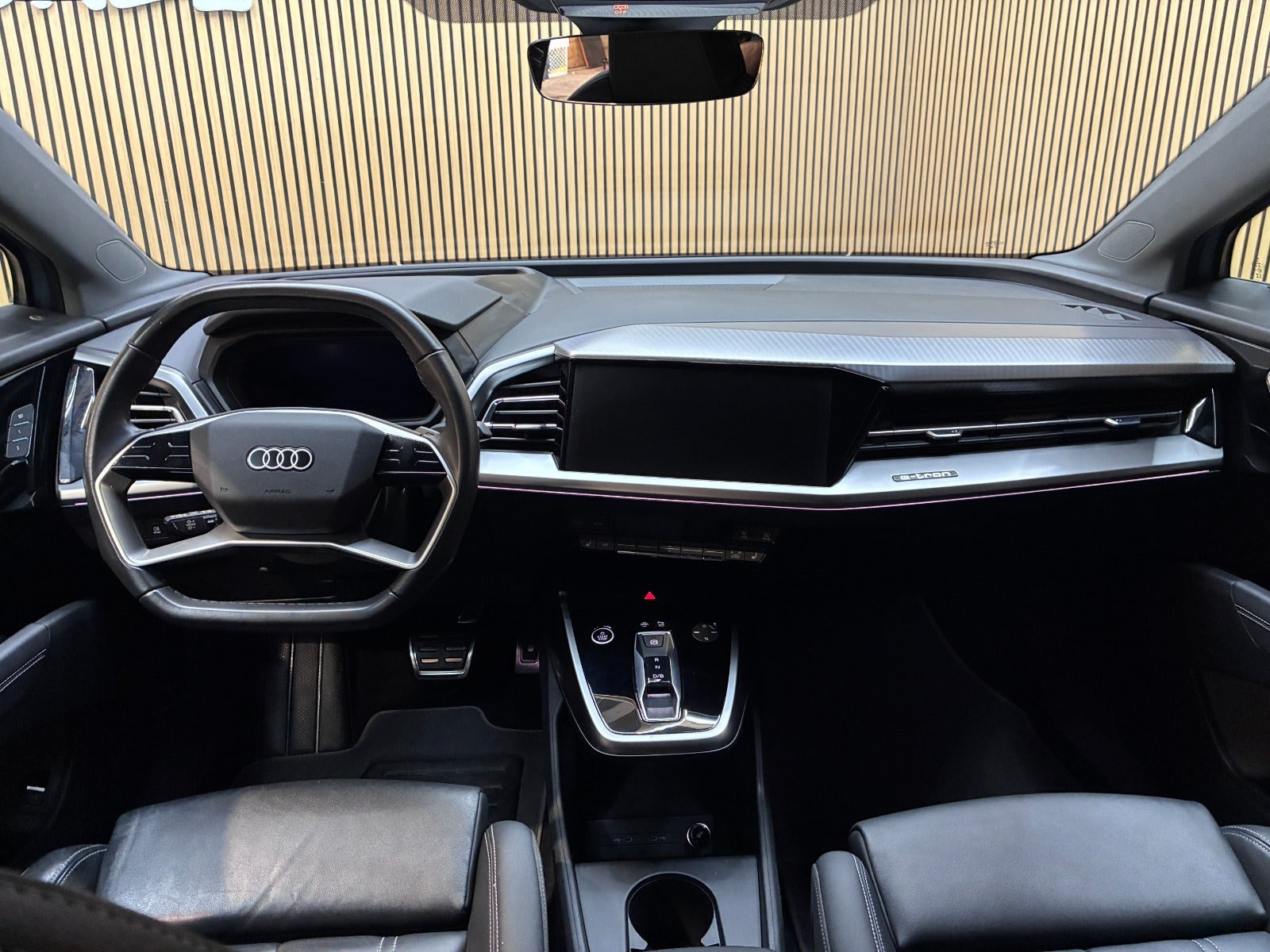 Grå Audi Q4 e-tron fra 2023