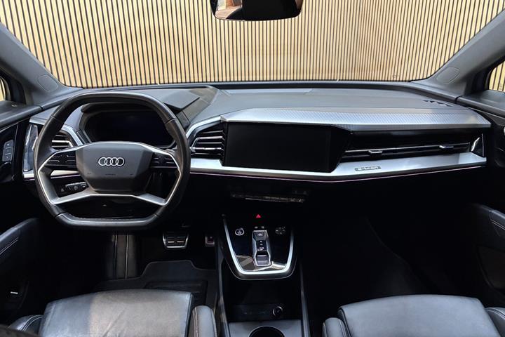 Grå Audi Q4 e-tron fra 2023