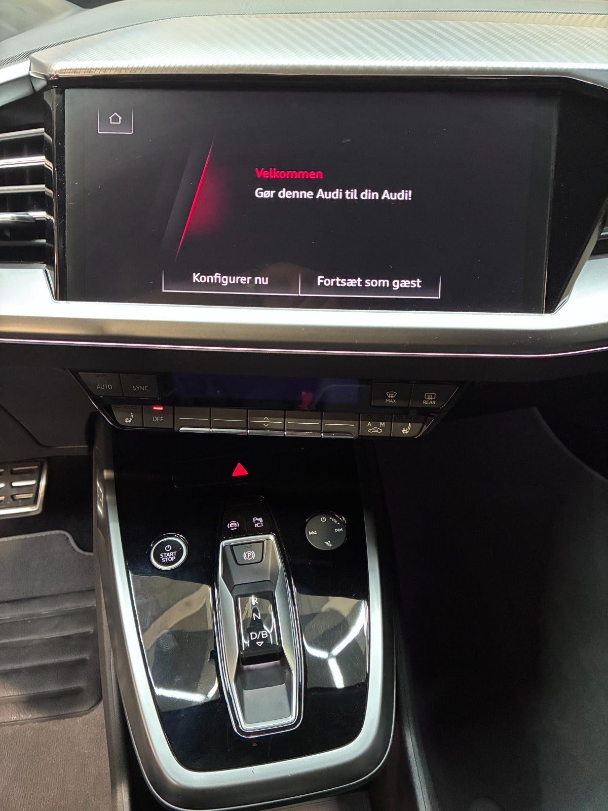 Grå Audi Q4 e-tron fra 2023