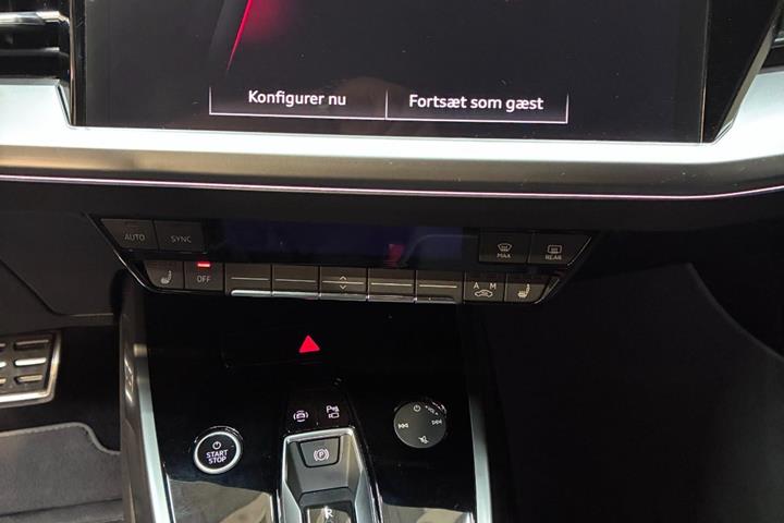 Grå Audi Q4 e-tron fra 2023
