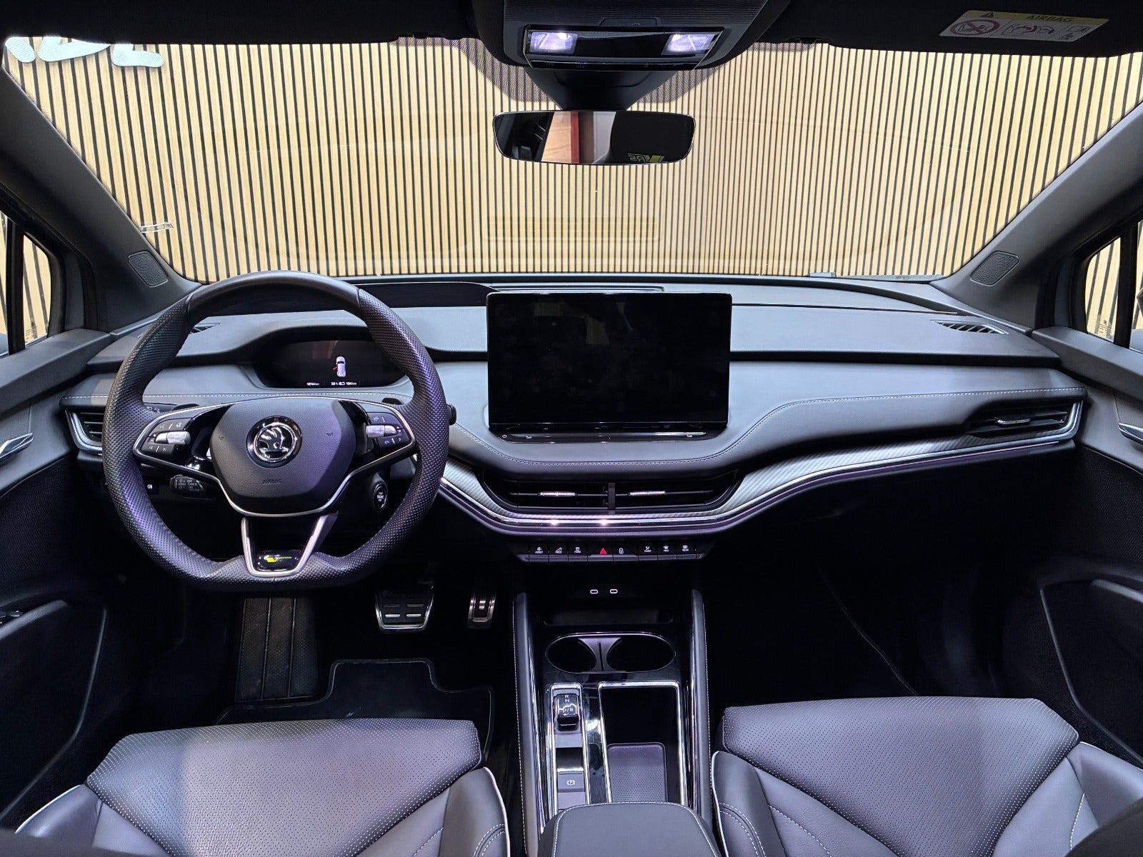 Grå Skoda Enyaq fra 2025