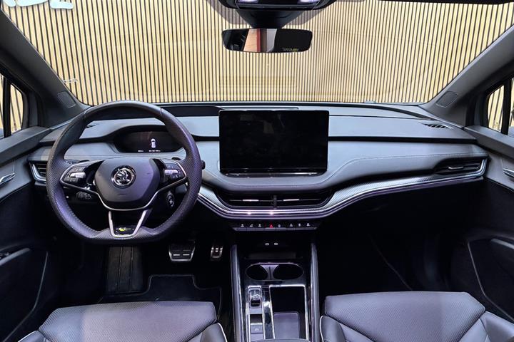 Grå Skoda Enyaq fra 2025