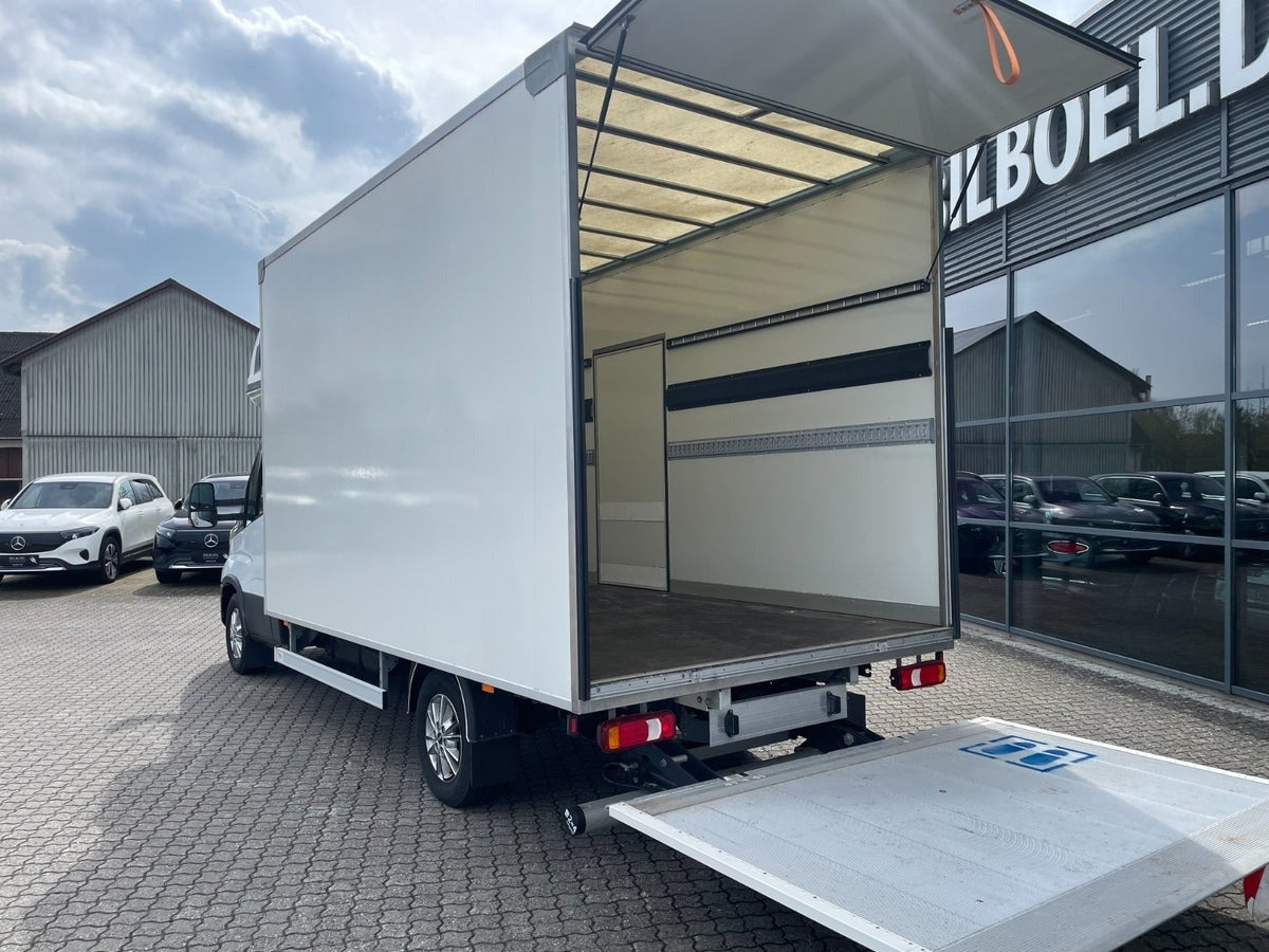 Hvid Iveco Daily fra 2025