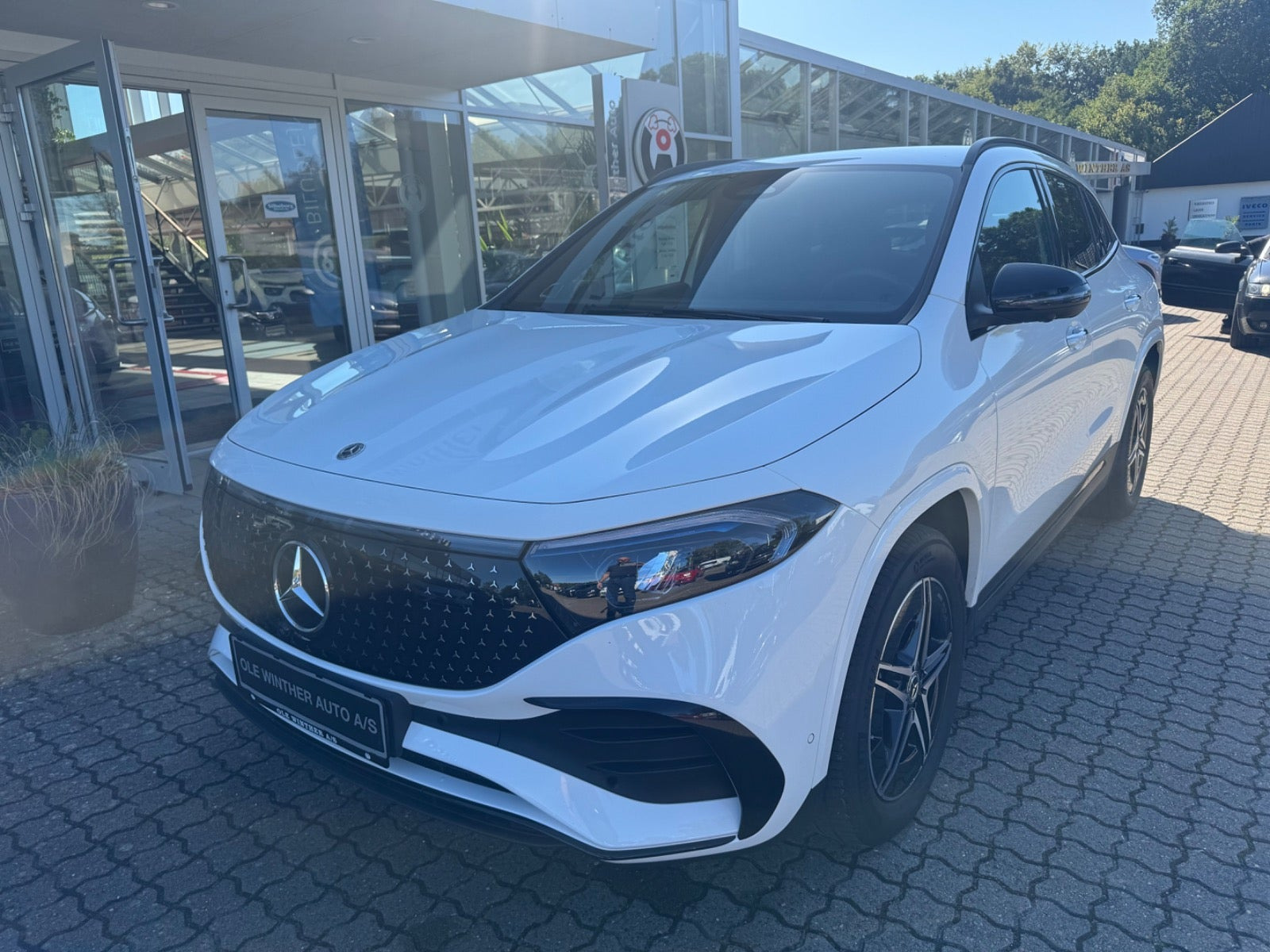 Hvid Mercedes EQA250+ fra 2024