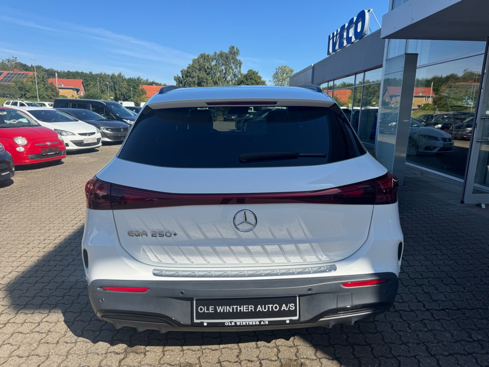 Hvid Mercedes EQA250+ fra 2024