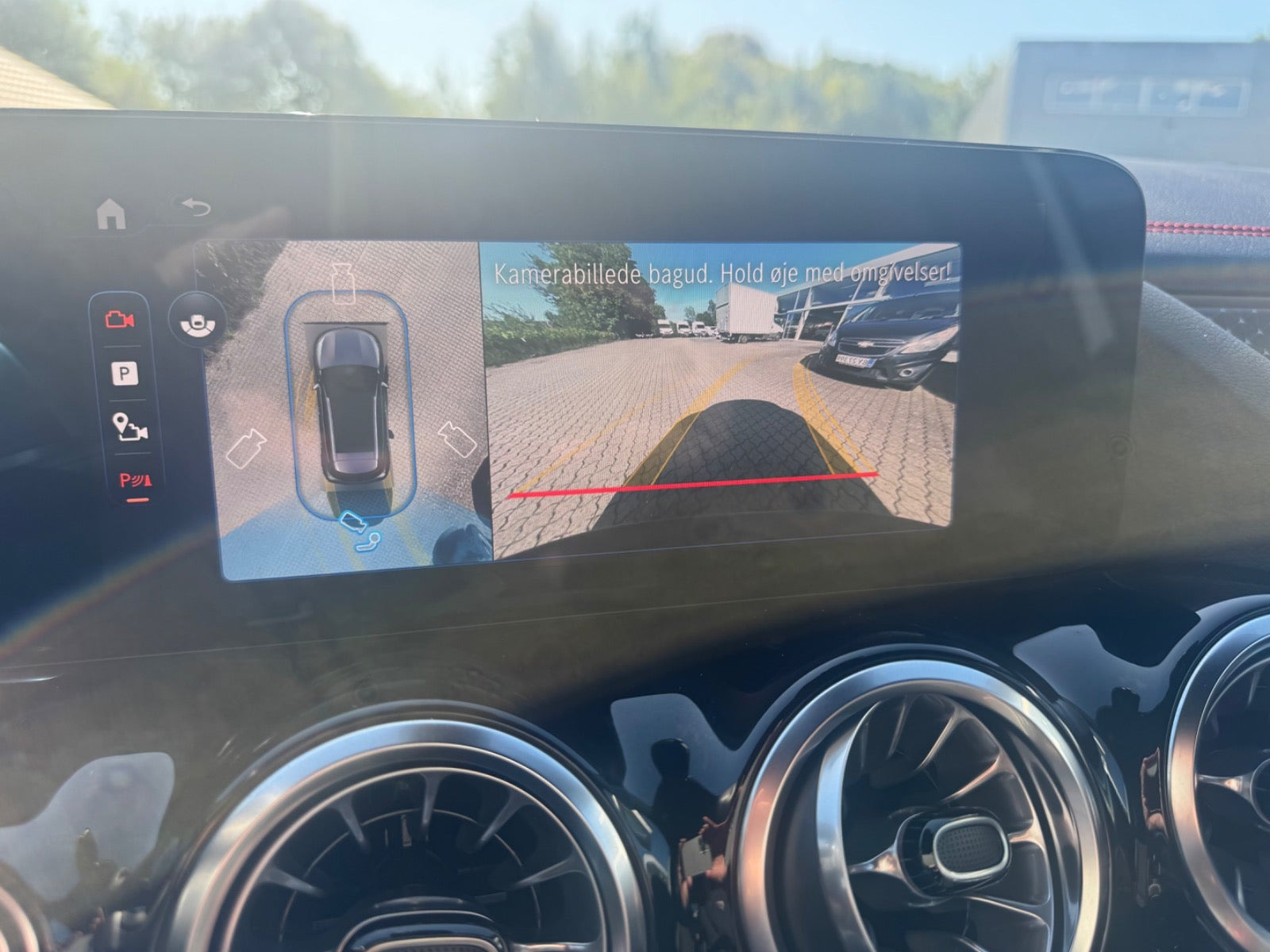 Hvid Mercedes EQA250+ fra 2024