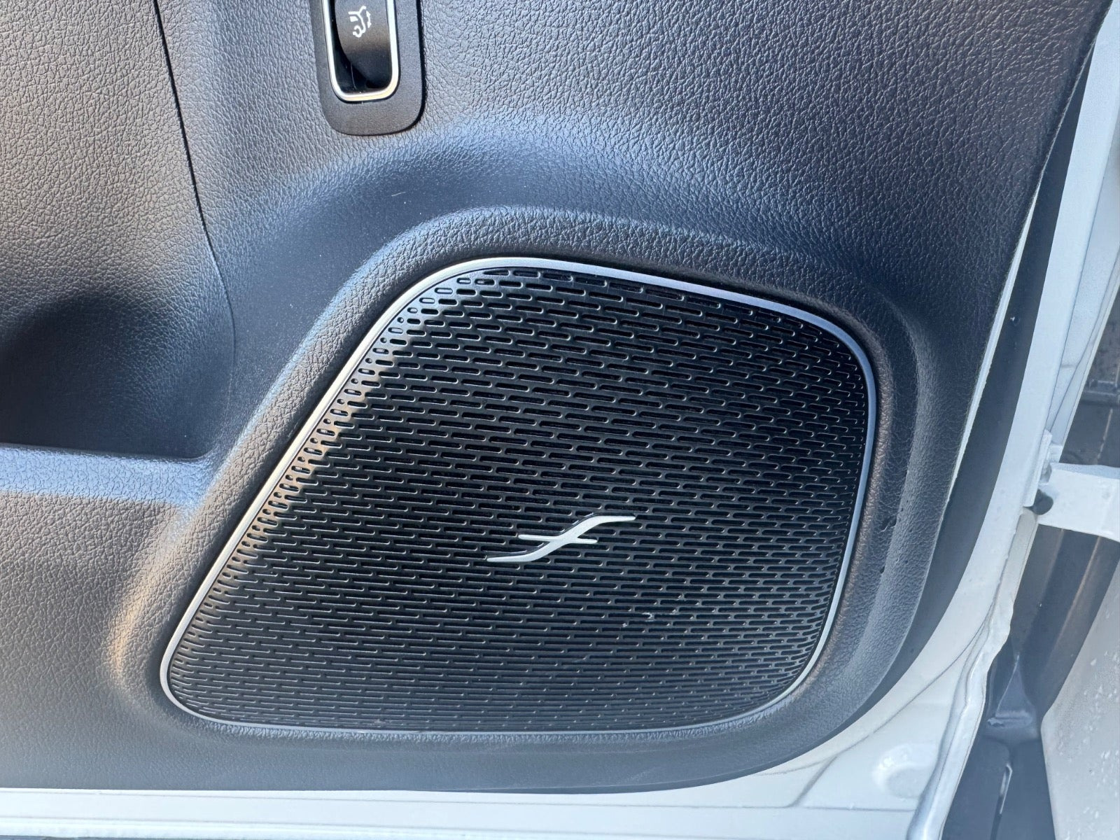 Hvid Mercedes EQA250+ fra 2024