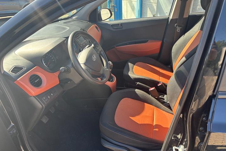 Sort Hyundai i10 fra 2015