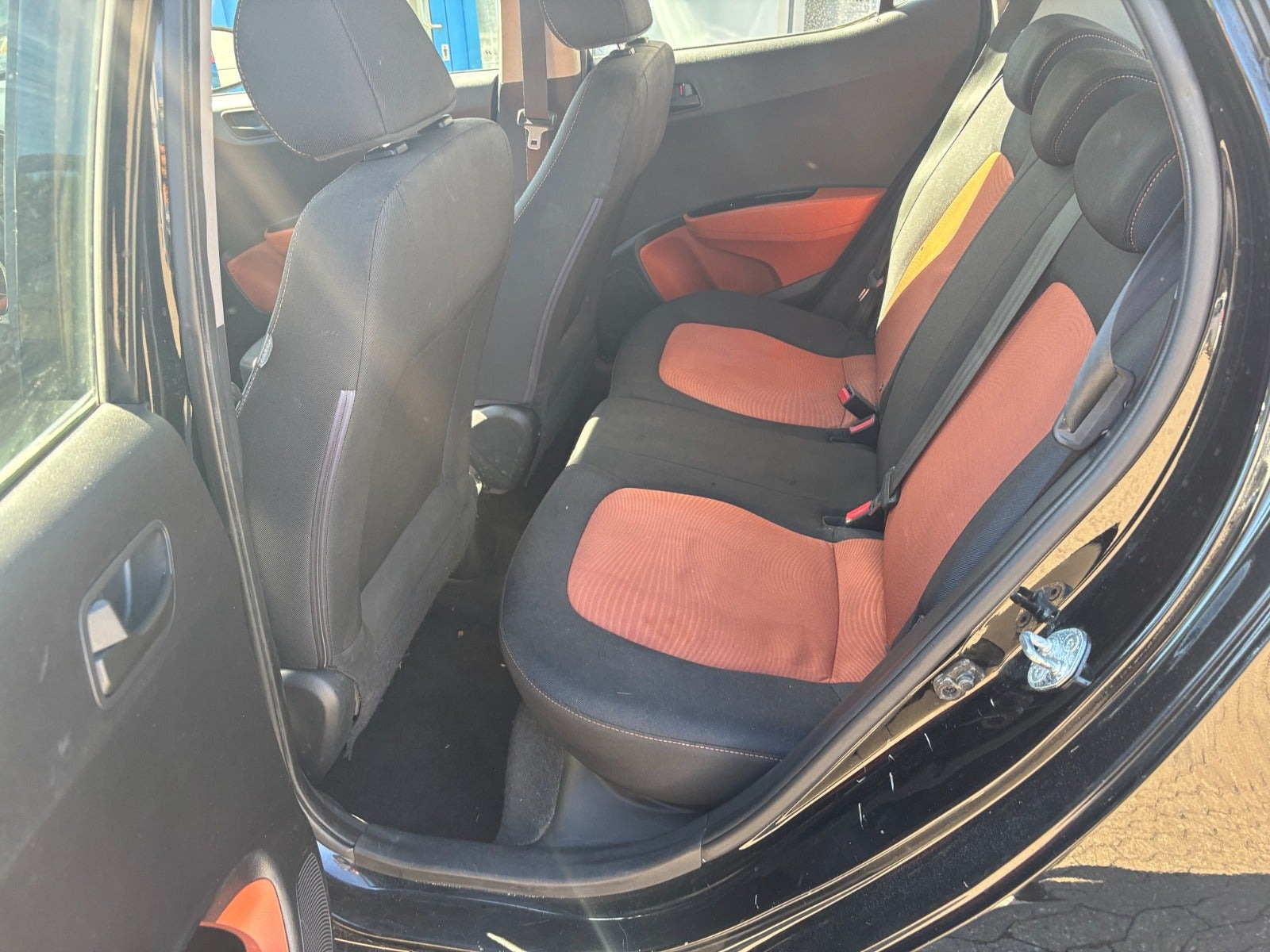 Sort Hyundai i10 fra 2015