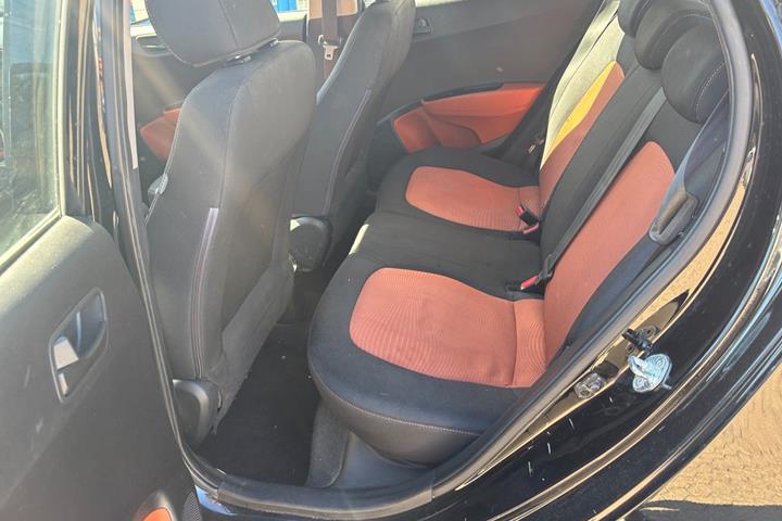 Sort Hyundai i10 fra 2015