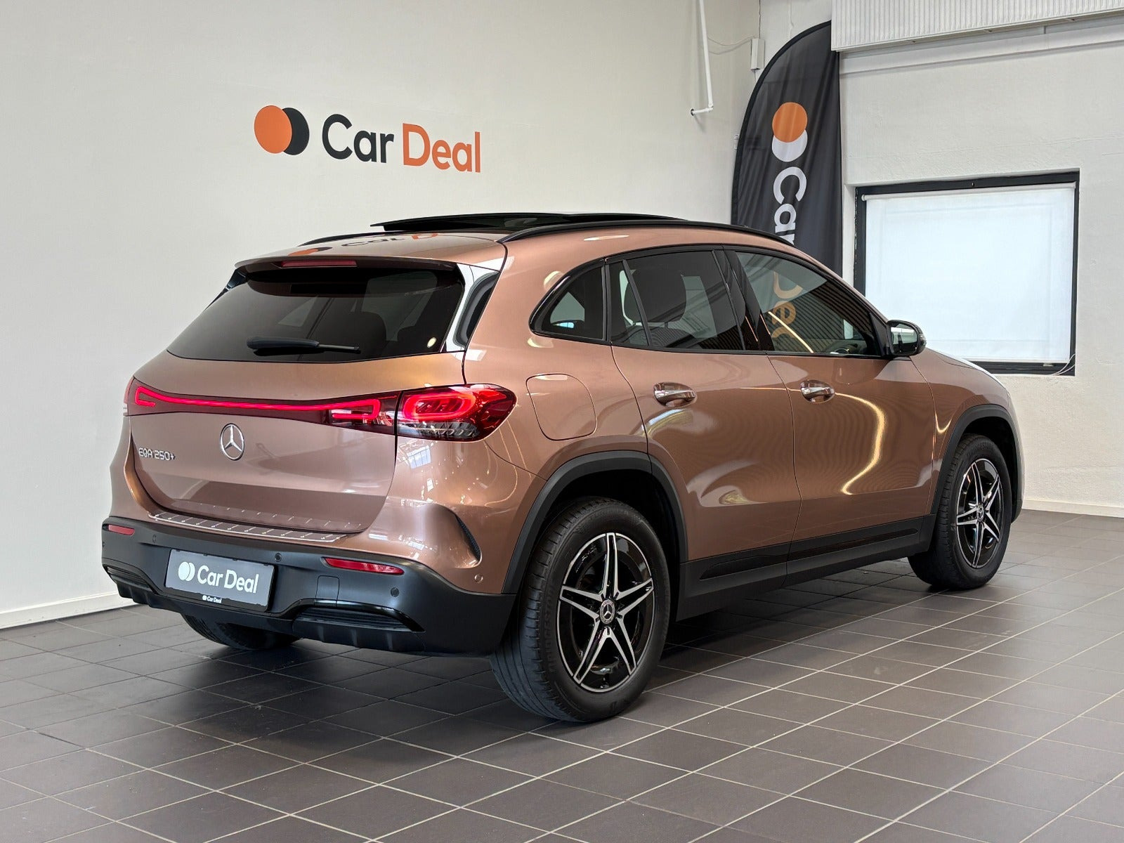 Bronze Mercedes EQA250+ fra 2023