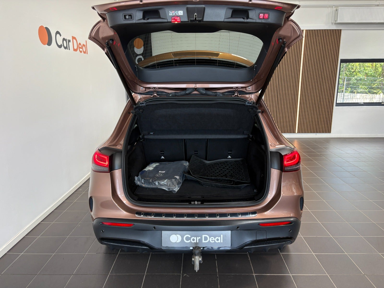 Bronze Mercedes EQA250+ fra 2023