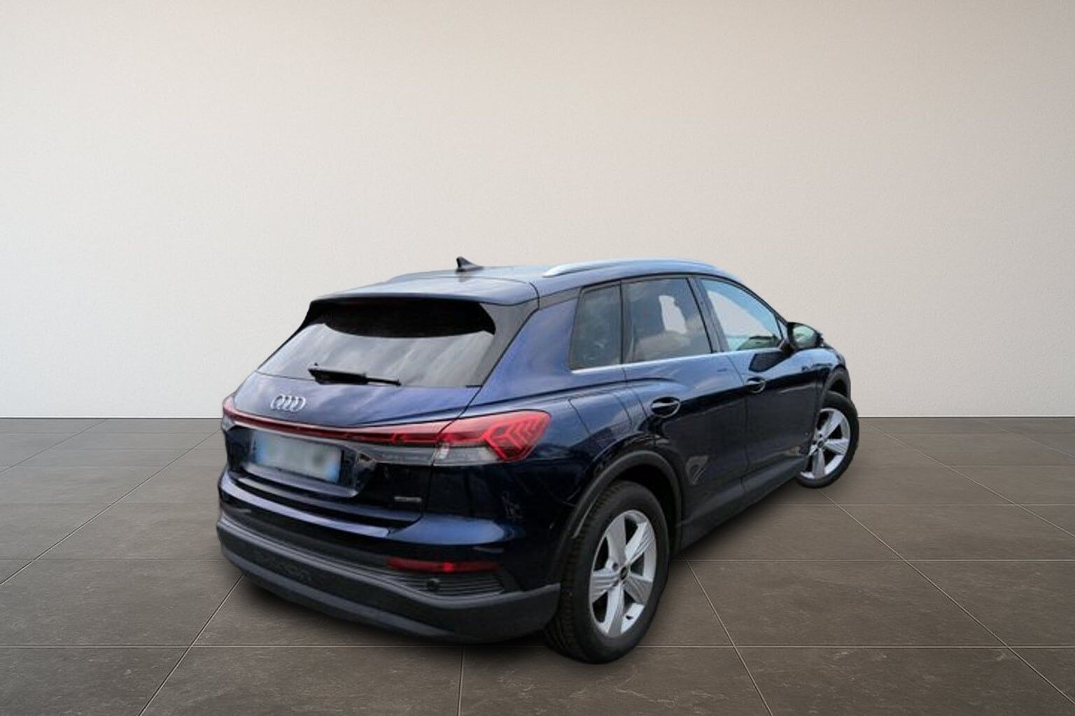Blå Audi Q4 fra 2023